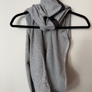 Lululemon Gray Knit Infinity Scarf Snap Detail